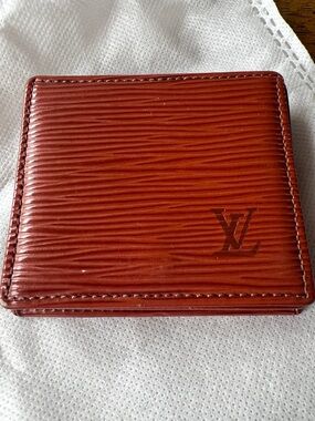 EUC Authentic Louis Vuitton Vintage Epi Leather Coin Wallet in Cognac Color